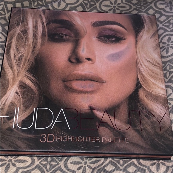 Beautiful HUDA BEAUTY 3D highlight palette - Picture 3 of 5
